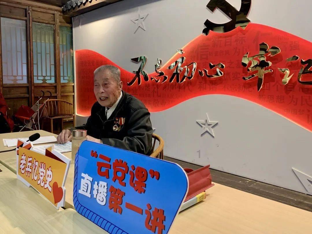 夏季热带海滩逃生